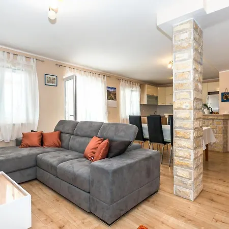 Nice In With 2 Bedrooms, Wifi And Heated Swimming Pool *
