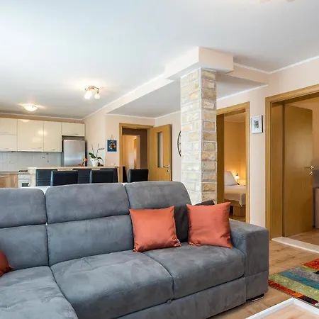 Nice In With 2 Bedrooms, Wifi And Heated Swimming Pool *