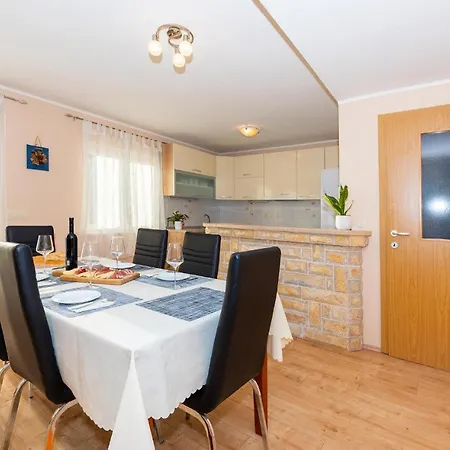 Holiday home Nice In With 2 Bedrooms, Wifi And Heated Swimming Pool