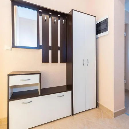 Nice In With 2 Bedrooms, Wifi And Heated Swimming Pool *