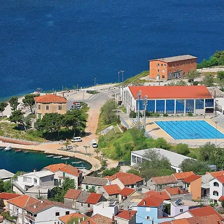 Nice In With 2 Bedrooms, Wifi And Heated Swimming Pool Holiday home Piramatovci