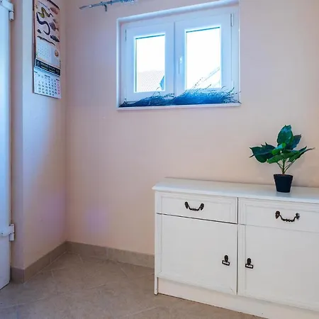 Nice In With 2 Bedrooms, Wifi And Heated Swimming Pool Piramatovci