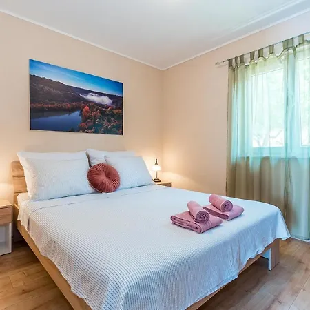 Nice In With 2 Bedrooms, Wifi And Heated Swimming Pool Holiday home *