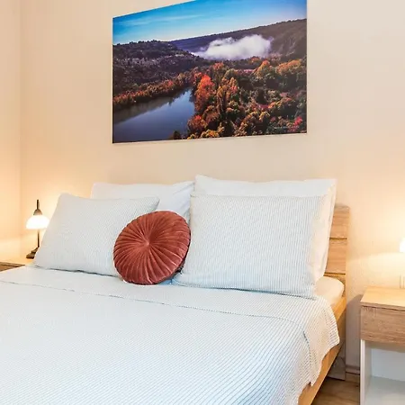 Nice In With 2 Bedrooms, Wifi And Heated Swimming Pool Holiday home *