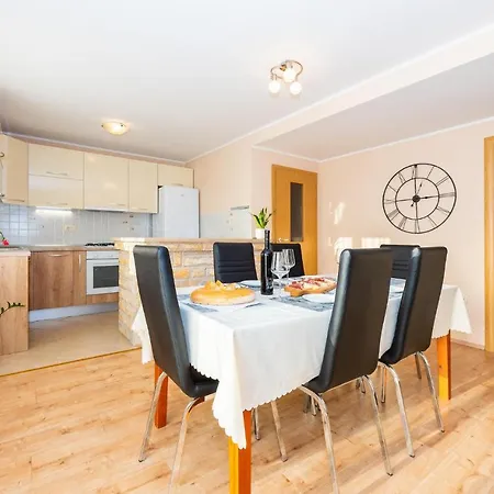 Nice In With 2 Bedrooms, Wifi And Heated Swimming Pool *