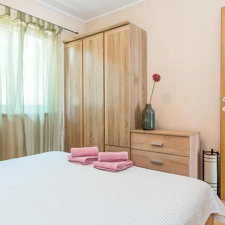 Holiday home Nice In With 2 Bedrooms, Wifi And Heated Swimming Pool
