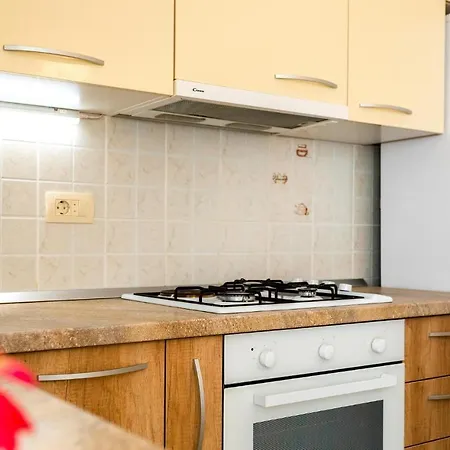 Nice In With 2 Bedrooms, Wifi And Heated Swimming Pool Piramatovci