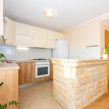 Nice In With 2 Bedrooms, Wifi And Heated Swimming Pool Holiday home *
